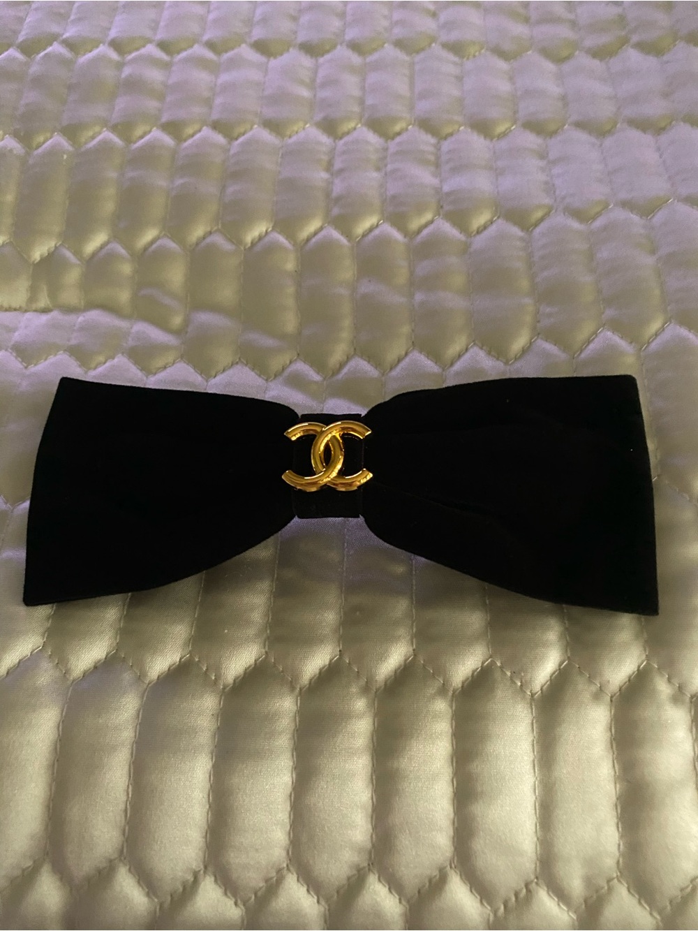 ChaneI Vintage Black Velvet Bow Gold-Tone CC Logo Timeless Elegance Barrette